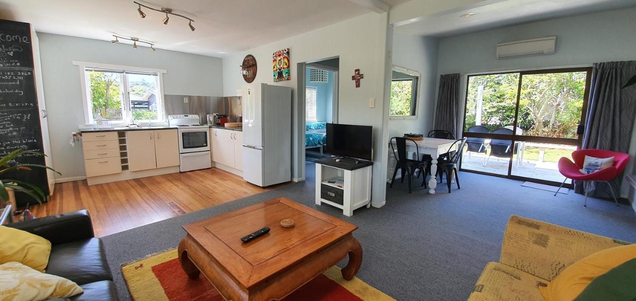 Quintessential Kiwi Bach Villa Oneroa Exterior photo